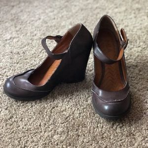 Mia brown wedges